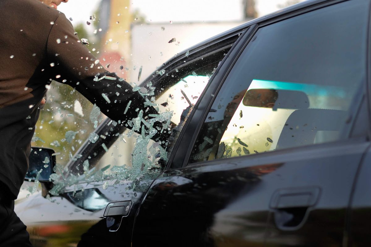 Bild Autoscheiben lassen sich am besten am Rand einschlagen. Foto: Carglass Autoscheiben lassen sich am besten am Rand einschlagen. Foto: Carglass